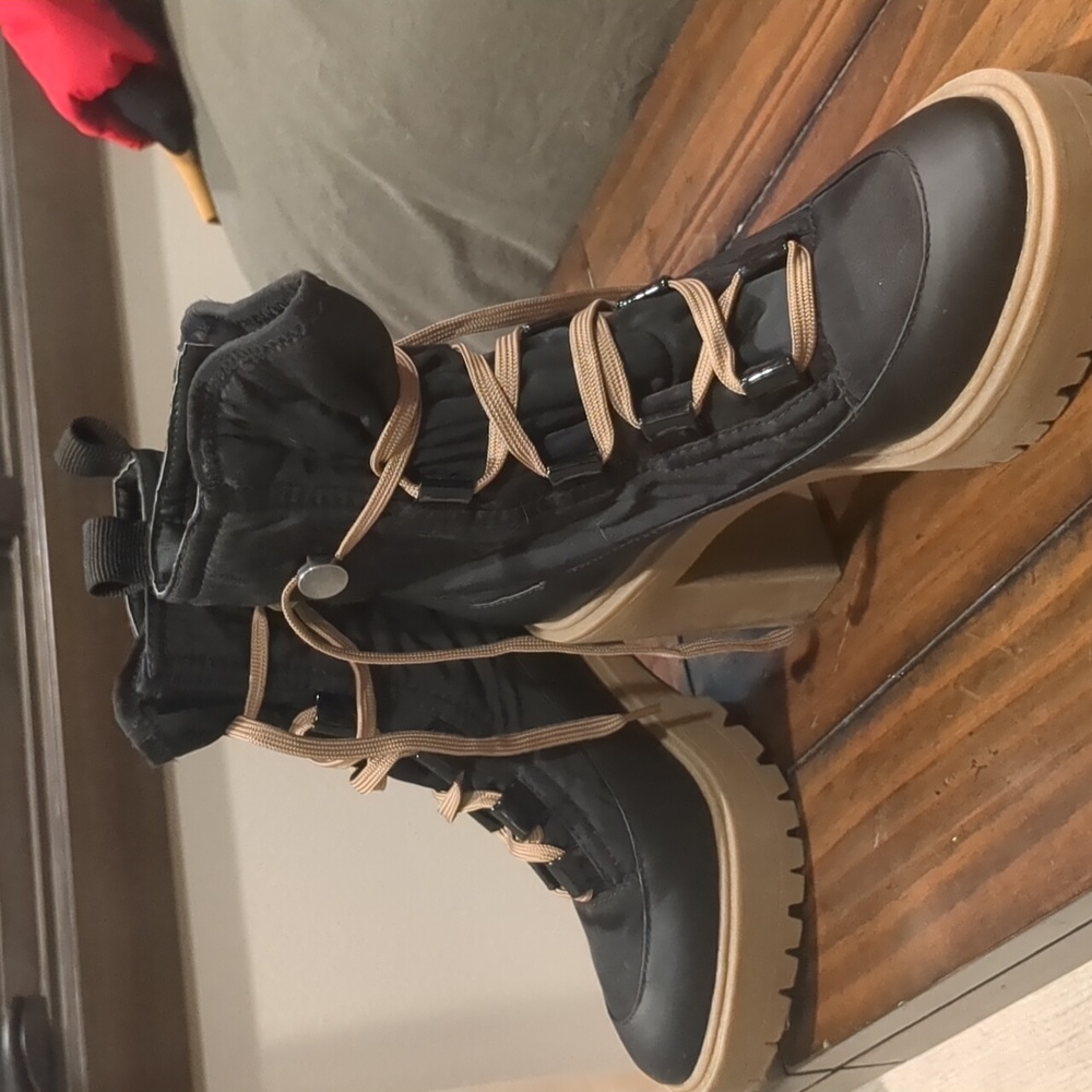Platform heeled boot